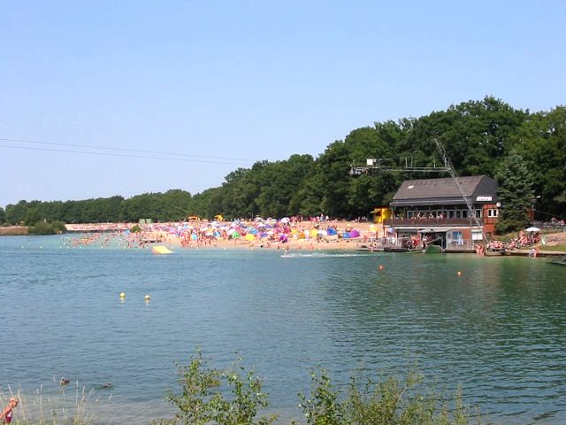 Water-skiing on the lake Dankern